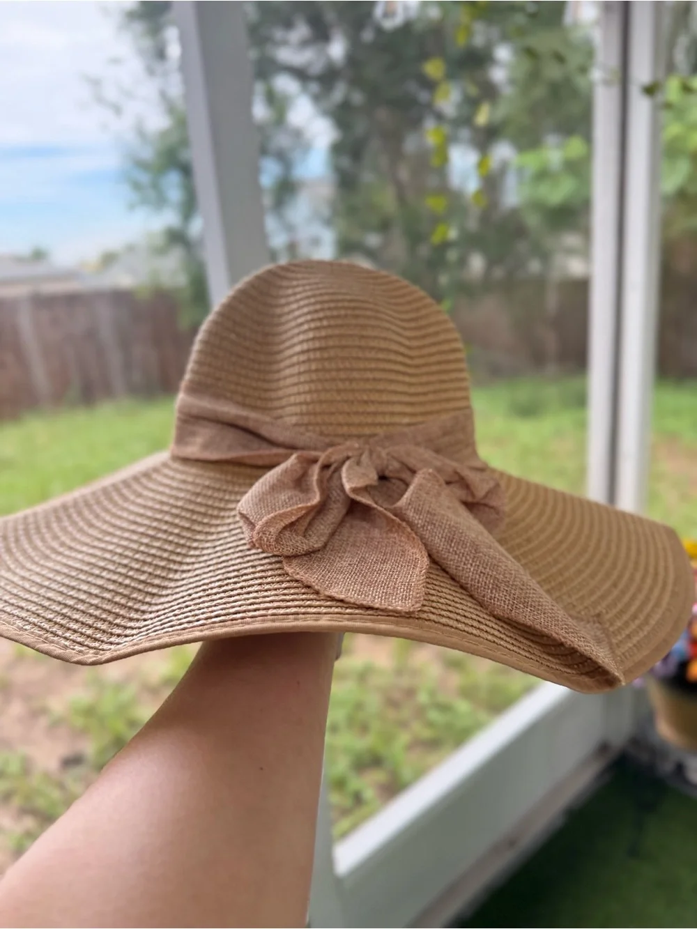 Amazon Essentials Straw Floppy Sun Hat with Bow - Tan